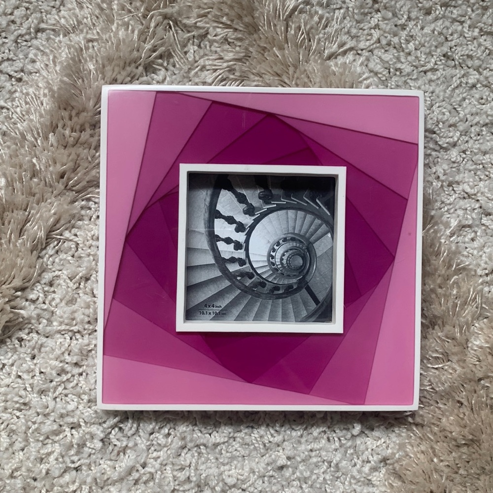 New picture frame gradient pink 4 x 4”